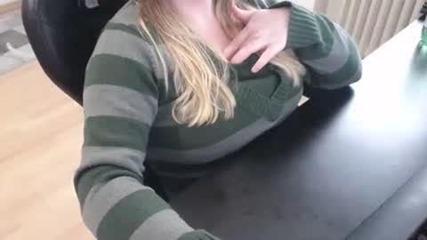 Elly online show from 21, 10, 2025