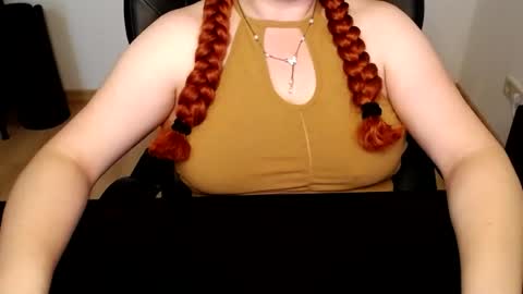 Snapshot of elly_petite chatting on 18, 6, 2026 Elly online show from 18, 6, 2026