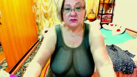 Snapshot of ellyhot53 chatting on 18, 6, 2026 ellyhot53 online show from 18, 6, 2026