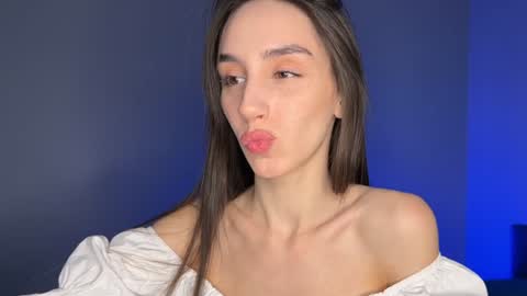 Im online Fri Sun Mon Tue Thu Fri Sat3 from 1000 online show from 26, 1, 2025