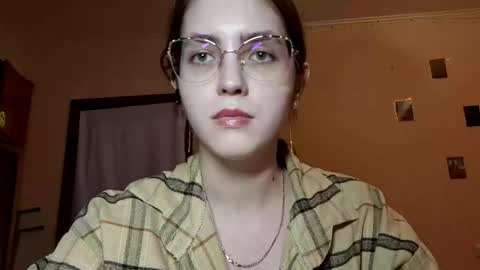 Snapshot of elmeraurora chatting on 17, 4, 2026 Kate online show from 17, 4, 2026