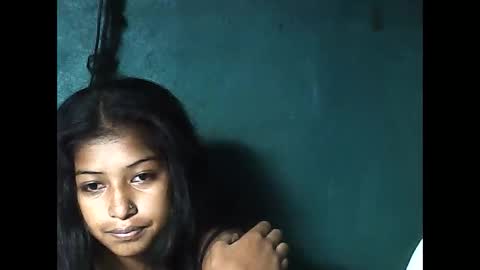 Snapshot of elynah195043 chatting on 19, 5, 2026 elynah195043 online show from 19, 5, 2026