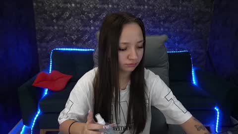 Snapshot of elyslunar_ chatting on 5, 12, 2024 Call me Elis online show from 5, 12, 2024