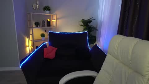 Snapshot of elyslunar_ chatting on 3, 1, 2025 Call me Elis online show from 3, 1, 2025