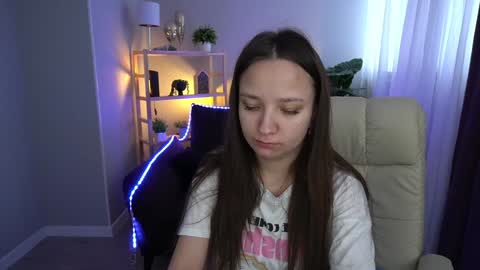 Snapshot of elyslunar_ chatting on 4, 2, 2025 Call me Elis online show from 4, 2, 2025