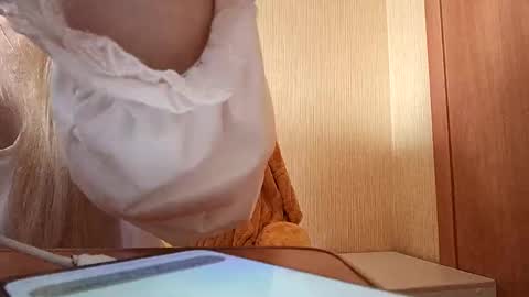 Elza Kom online show from 12, 9, 2025