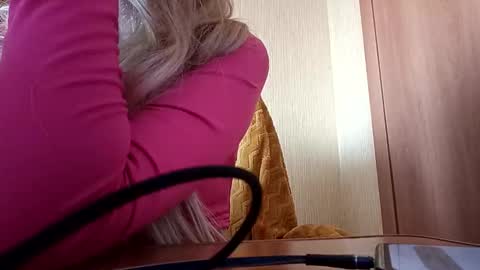 Elza Kom online show from 19, 9, 2025