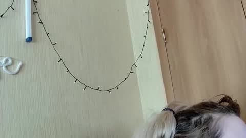 Elza Kom online show from 5, 4, 2026