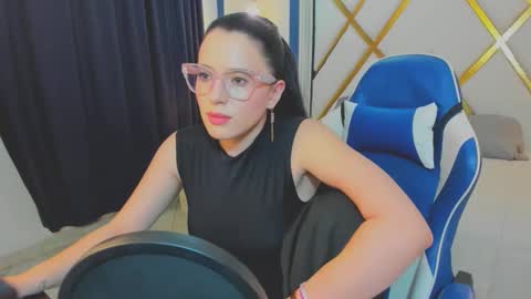 Snapshot of ema_04 chatting on 25, 5, 2026 Estefany Martinez Acua INSTAGRAM ema 04oficial online show from 25, 5, 2026