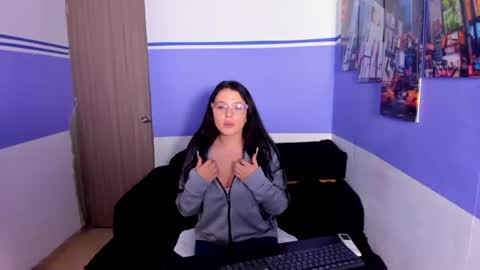 Snapshot of ema_04 chatting on 22, 6, 2026 Estefany Martinez Acua INSTAGRAM ema 04oficial online show from 22, 6, 2026