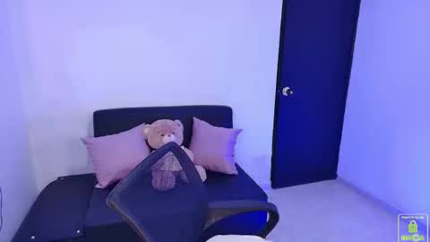 Snapshot of ema__miller chatting on 8, 1, 2025 ema__miller online show from 8, 1, 2025