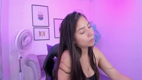 Snapshot of ema_louisx chatting on 4, 12, 2024 Ema louisx  online show from 4, 12, 2024