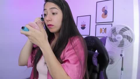 Snapshot of ema_louisx chatting on 8, 1, 2025 Ema louisx  online show from 8, 1, 2025