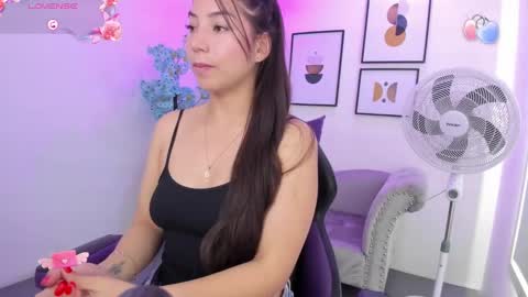 Snapshot of ema_louisx chatting on 8, 2, 2025 Ema louisx  online show from 8, 2, 2025