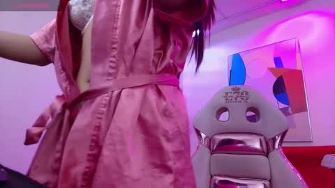 Snapshot of ema_louisx chatting on 19, 10, 2025 Ema louisx  online show from 19, 10, 2025