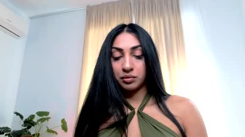 Snapshot of emahallee chatting on 13, 5, 2026 Ema online show from 13, 5, 2026