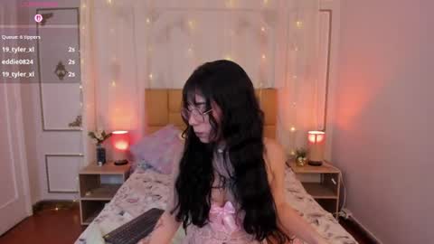 Snapshot of emalittle chatting on 28, 7, 2026 Emma online show from 28, 7, 2026