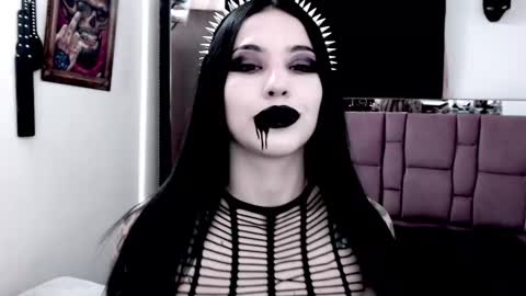 Emerald Black online show from 25, 1, 2025