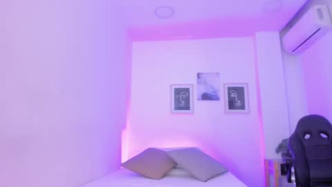 emelie_89 online show from 14, 1, 2025