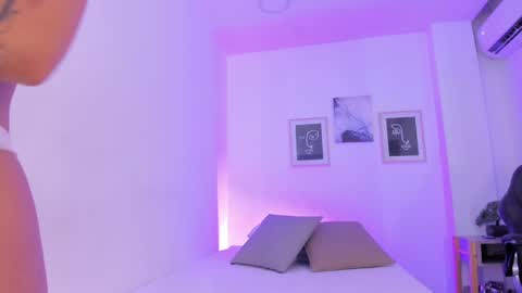 emelie_89 online show from 8, 2, 2025