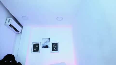 emelie_89 online show from 3, 3, 2025