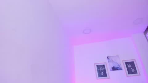 emelie_89 online show from 8, 3, 2025