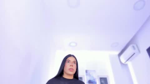 emelie_89 online show from 9, 9, 2025