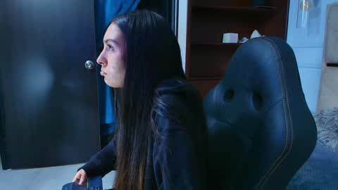 Snapshot of emelie_ch_ chatting on 31, 12, 2024 Emily  online show from 31, 12, 2024