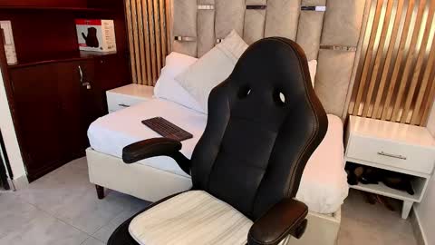 Snapshot of emelie_ch_ chatting on 17, 9, 2025 Emily  online show from 17, 9, 2025