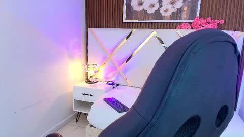 Snapshot of emelie_ch_ chatting on 21, 6, 2026 Emily online show from 21, 6, 2026