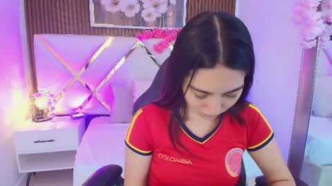 Snapshot of emelie_ch_ chatting on 4, 7, 2026 Emily online show from 4, 7, 2026