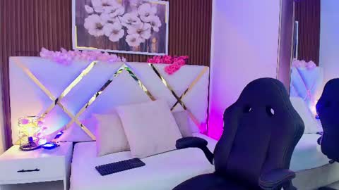 Snapshot of emelie_ch_ chatting on 11, 7, 2026 Emily online show from 11, 7, 2026