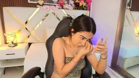 Snapshot of emelie_ch_ chatting on 29, 7, 2026 Emily online show from 29, 7, 2026