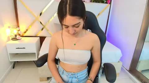 Snapshot of emelie_ch_ chatting on 30, 7, 2026 Emily online show from 30, 7, 2026