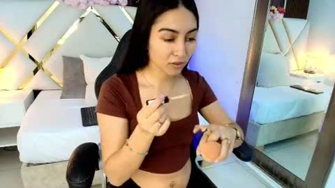 Snapshot of emelie_ch_ chatting on 4, 8, 2026 Emily online show from 4, 8, 2026