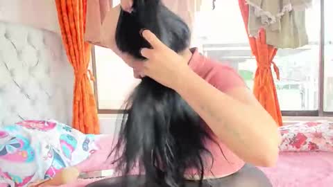 Snapshot of emely_garcia chatting on 21, 11, 2025 Emely online show from 21, 11, 2025