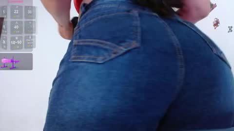 Snapshot of emelyross_ chatting on 1, 5, 2026 emely ross online show from 1, 5, 2026