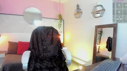 Esmeralda online show from 23, 10, 2025