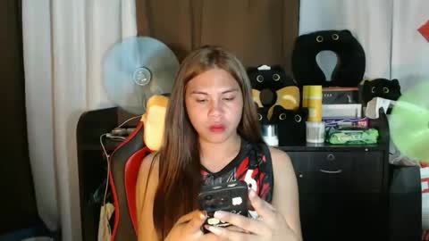 Snapshot of emere_kai_24xxx chatting on 23, 11, 2025 Chelle dont forget to folloe me and thumps up online show from 23, 11, 2025