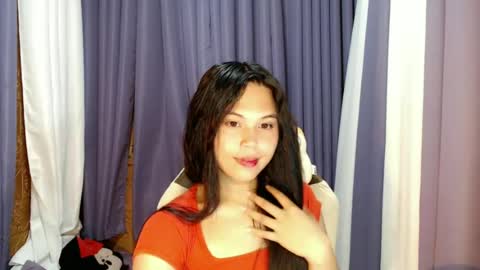 Snapshot of emere_kai_24xxx chatting on 18, 6, 2026 Chelle dont forget to folloe me and thumps up online show from 18, 6, 2026