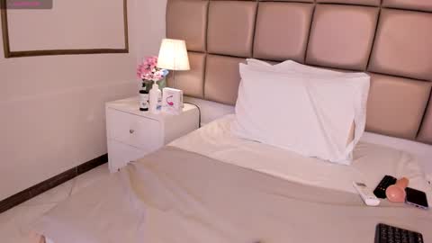 EMILY ROBERTS online show from 29, 1, 2025