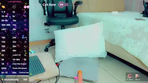 EmillySaenz online show from 13, 12, 2025