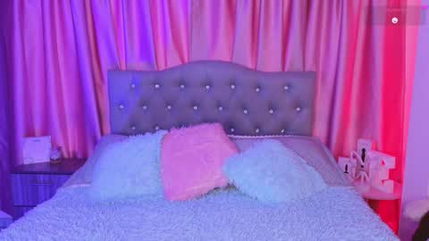 Snapshot of emiiscoot_1 chatting on 8, 1, 2026 Emily online show from 8, 1, 2026