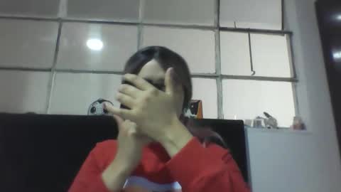 Snapshot of emiliahoney chatting on 18, 12, 2025 emiliahoney online show from 18, 12, 2025