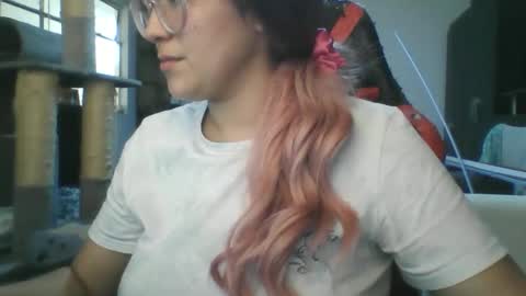 Snapshot of emiliahoney chatting on 21, 12, 2025 emiliahoney online show from 21, 12, 2025