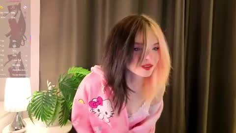Snapshot of emiliahronick chatting on 22, 7, 2026 Felicia online show from 22, 7, 2026