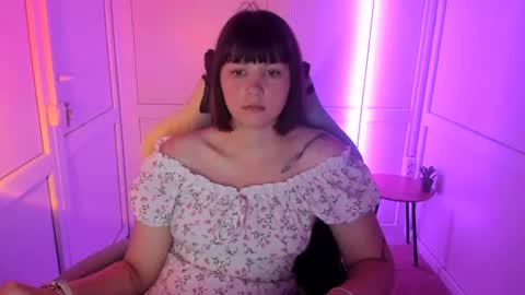 Snapshot of emilli_moon chatting on 15, 7, 2026 Emmi online show from 15, 7, 2026