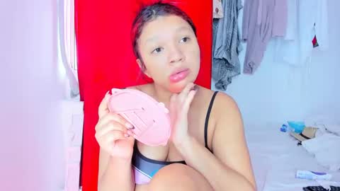 Snapshot of emilly_coper18 chatting on 18, 11, 2025 emily online show from 18, 11, 2025