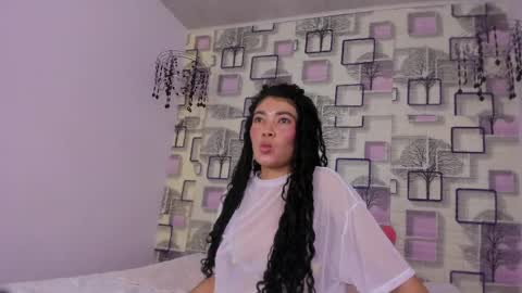 Snapshot of emilly_duque chatting on 19, 5, 2026 Emilly online show from 19, 5, 2026