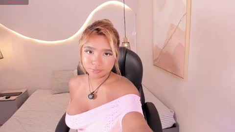 Snapshot of emilly_mell chatting on 29, 5, 2026 emilly_mell online show from 29, 5, 2026